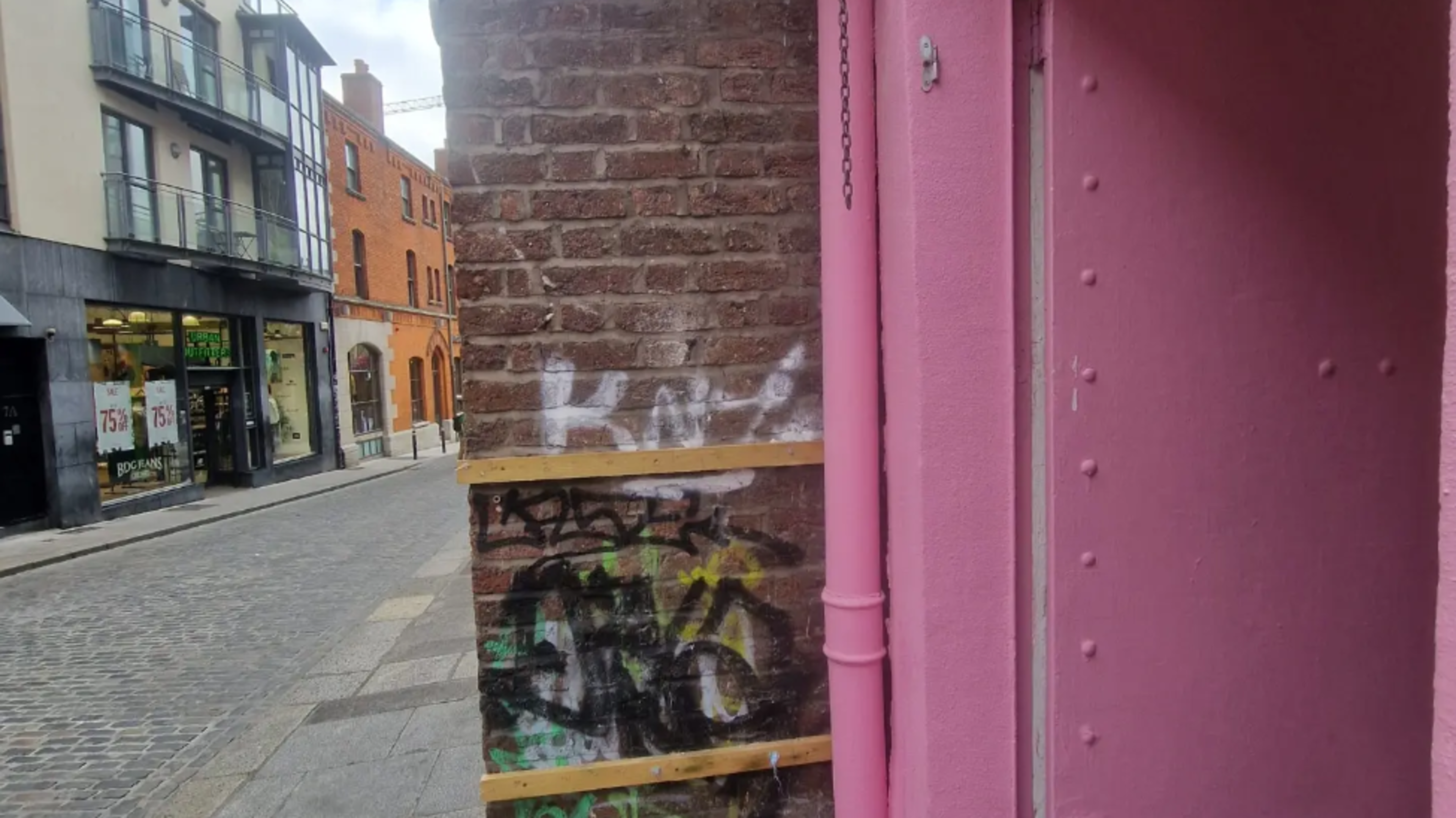 ‘It’s never happened before in all my 40 years of being in Temple Bar’ – shop owner ‘shocked’ after store signs allegedly stolen